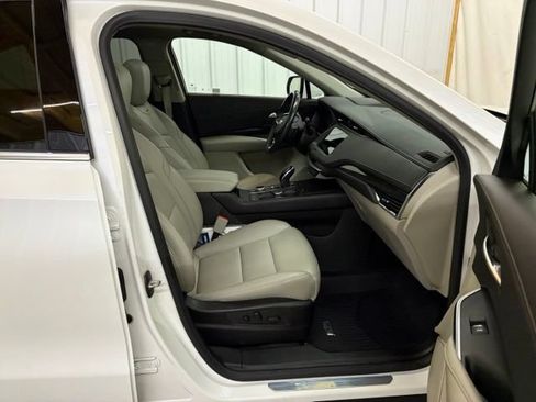Used 2023 Cadillac XT4 Premium Luxury w/ Technology Package AWD/4WD image 29