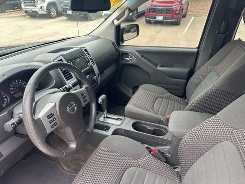 Used 2015 Nissan Frontier SV w/ SV Value Truck Package AWD/4WD image 15