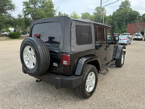 Used 2007 Jeep Wrangler Unlimited Sahara AWD/4WD image 9