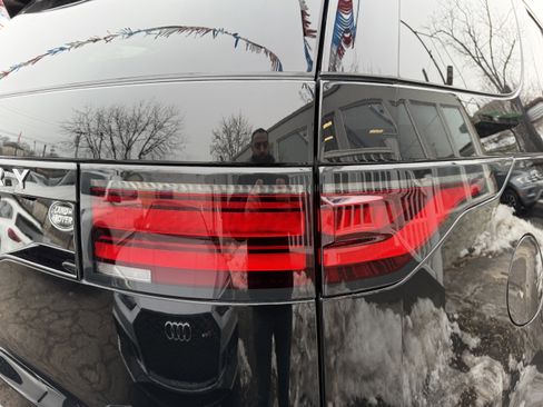 Used 2022 Land Rover Discovery S image 17