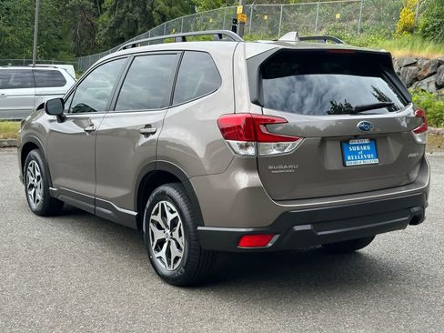 Used 2022 Subaru Forester Premium AWD/4WD image 3