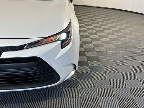 Used 2025 Toyota Corolla LE FWD image 9
