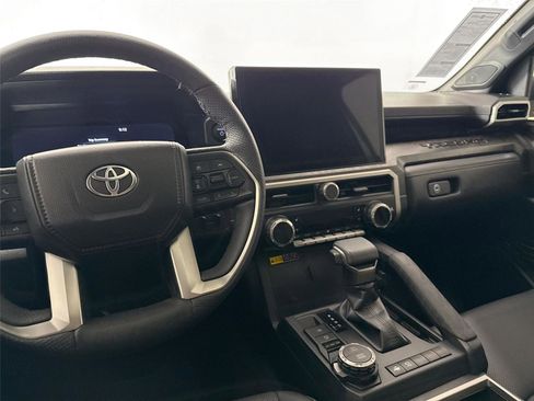 Certified 2025 Toyota Tacoma Limited AWD/4WD image 34
