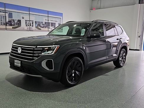 New 2026 Volkswagen Atlas SE FWD image 5