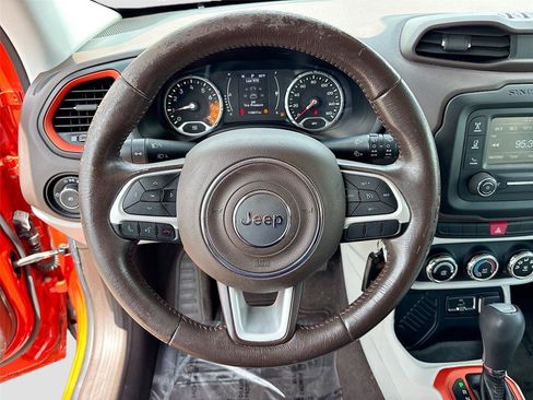 Used 2015 Jeep Renegade Latitude FWD image 11