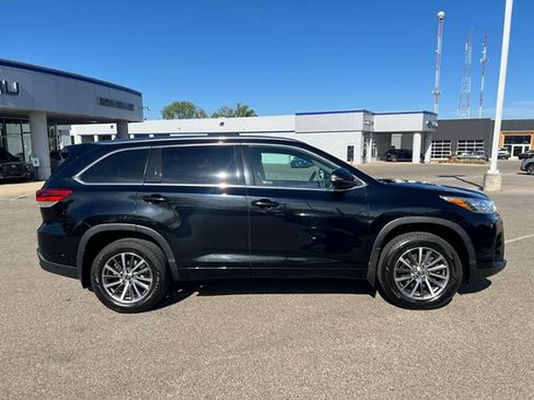 Used 2018 Toyota Highlander XLE AWD/4WD image 8