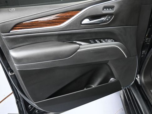 Used 2021 Cadillac Escalade Premium Luxury image 13