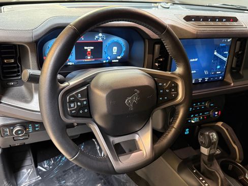 Used 2025 Ford Bronco Badlands image 16