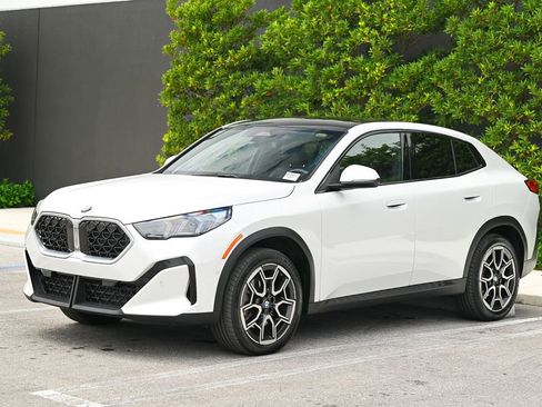 Used 2025 BMW X2 xDrive28i AWD/4WD image 1
