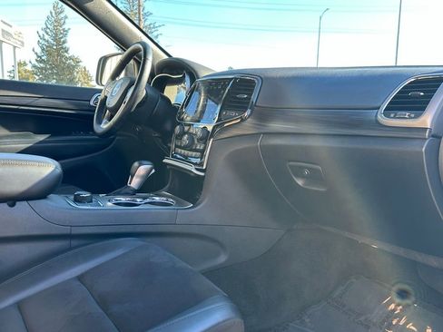 Used 2022 Jeep Grand Cherokee Laredo X image 19