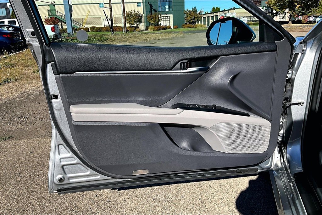 Used 2018 Toyota Camry LE FWD image 22