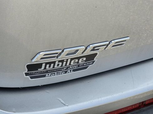 Used 2016 Ford Edge Titanium FWD image 33