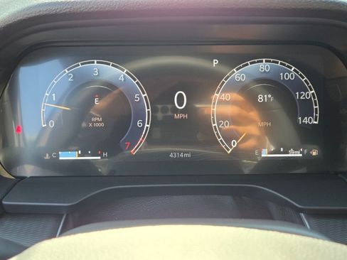 Used 2025 Jeep Grand Cherokee Laredo RWD image 28