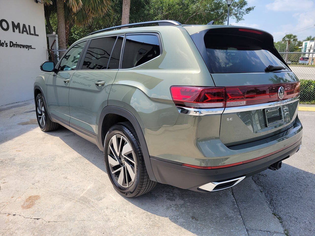 Used 2026 Volkswagen Atlas SE FWD image 8