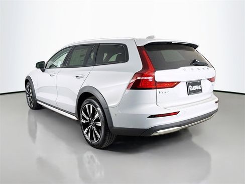 New 2026 Volvo V60 B5 Cross Country Ultra w/ Climate Package image 5
