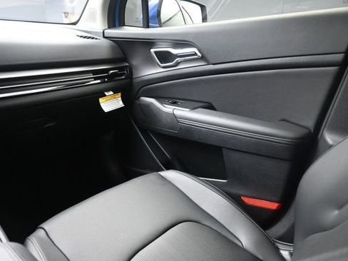 Used 2026 Kia Sportage EX FWD image 27