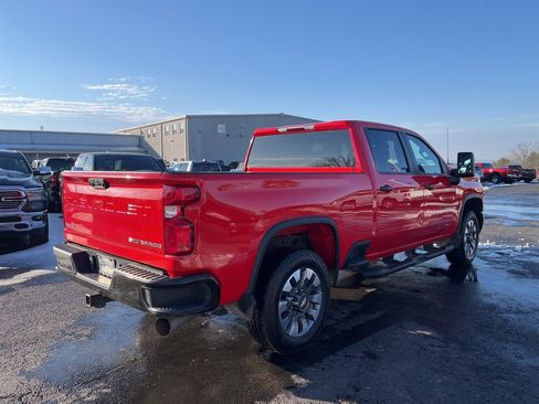 Used 2024 Chevrolet Silverado 2500 Custom w/ Custom Value Package image 5