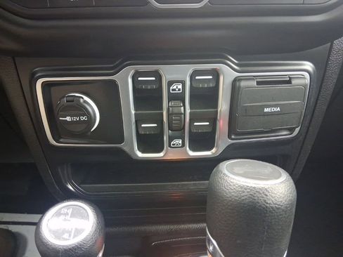 Used 2023 Jeep Wrangler Sahara w/ Cold Weather Group image 23