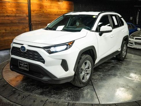 Used 2022 Toyota RAV4 LE image 2