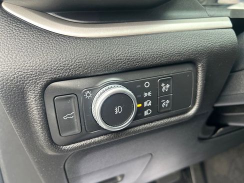 Used 2022 Ford Explorer XLT w/ Equipment Group 202A image 22