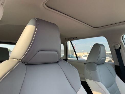 Used 2020 Toyota RAV4 XLE Premium AWD/4WD image 19