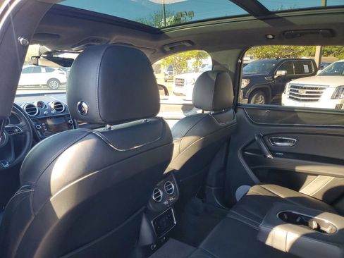 Used 2019 Bentley Bentayga AWD/4WD image 15