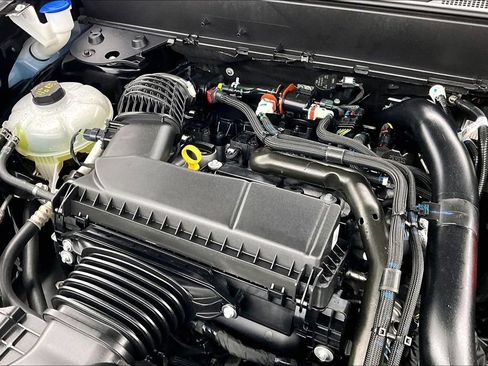 Certified 2025 Ford Maverick XL w/ Equipment Group 102A AWD/4WD image 35