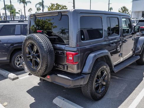 Used 2021 Jeep Wrangler Unlimited Sahara AWD/4WD image 16