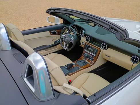Used 2015 Mercedes-Benz SLK 250 image 19