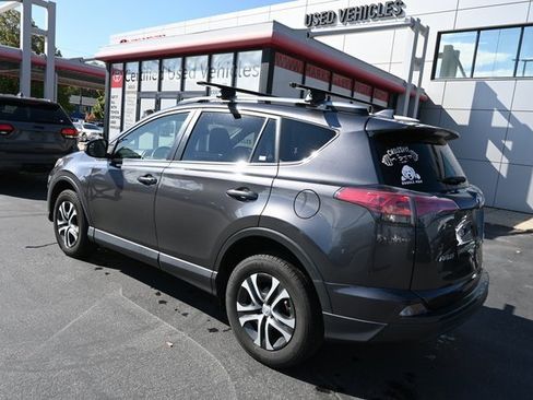 Used 2018 Toyota RAV4 LE image 7