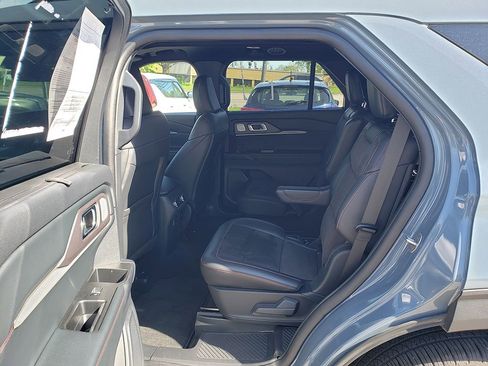 Used 2025 Ford Explorer ST AWD/4WD image 7