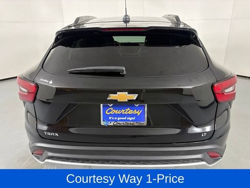 Used 2024 Chevrolet Trax LT FWD image 9
