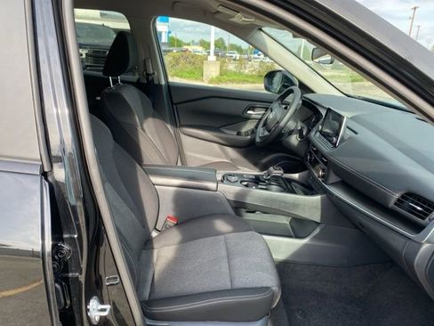 Used 2025 Nissan Rogue SV image 32