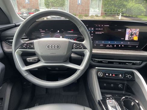 Certified 2025 Audi Q5 Premium w/ Convenience Package AWD/4WD image 2