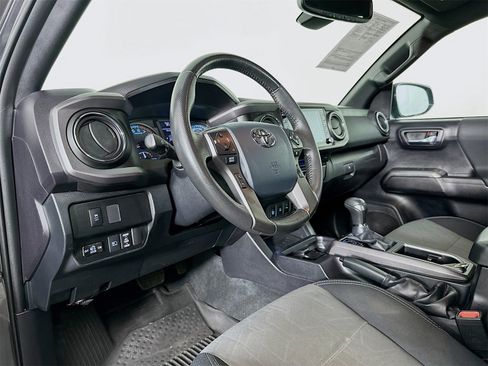 Certified 2020 Toyota Tacoma TRD Off-Road image 9