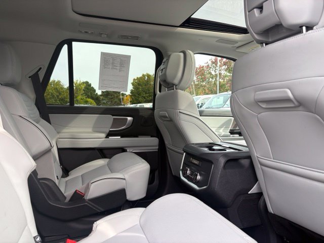 Used 2026 Ford Expedition Platinum w/ Platinum Ultimate Package AWD/4WD image 19