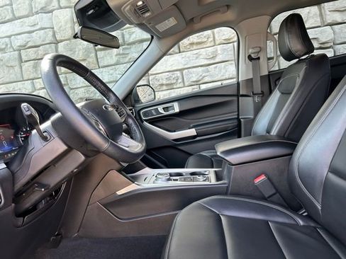 Used 2023 Ford Explorer XLT w/ Equipment Group 202A image 8