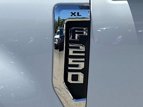 Used 2022 Ford F250 XL w/ Power Equipment Group AWD/4WD image 14