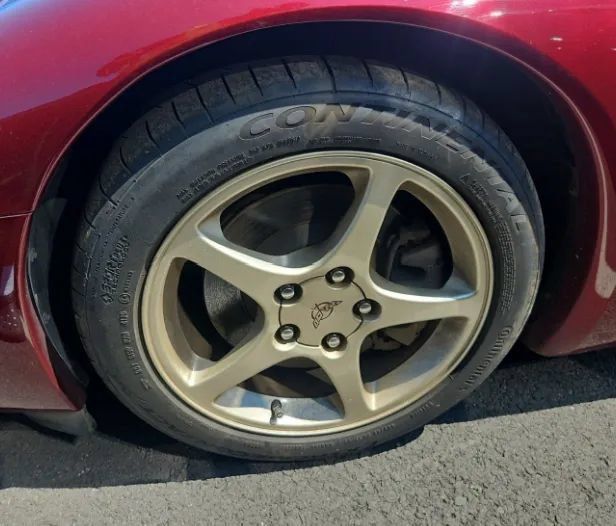 Used 2003 Chevrolet Corvette Coupe w/ Preferred Equipment Group1 RWD image 2
