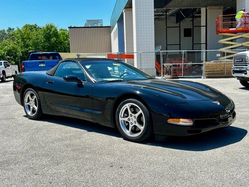 Used 2004 Chevrolet Corvette Convertible w/ Preferred Equipment Group RWD image 2
