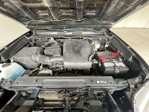 Used 2018 Toyota Tacoma TRD Sport AWD/4WD image 24