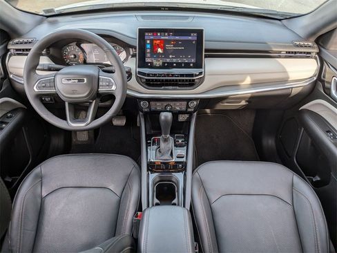 Certified 2023 Jeep Compass Limited image 17