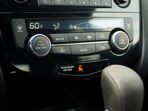 Used 2016 Nissan Rogue SV image 18