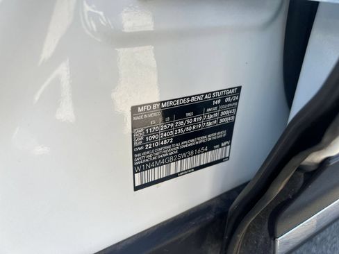 Used 2025 Mercedes-Benz GLB 250 image 30