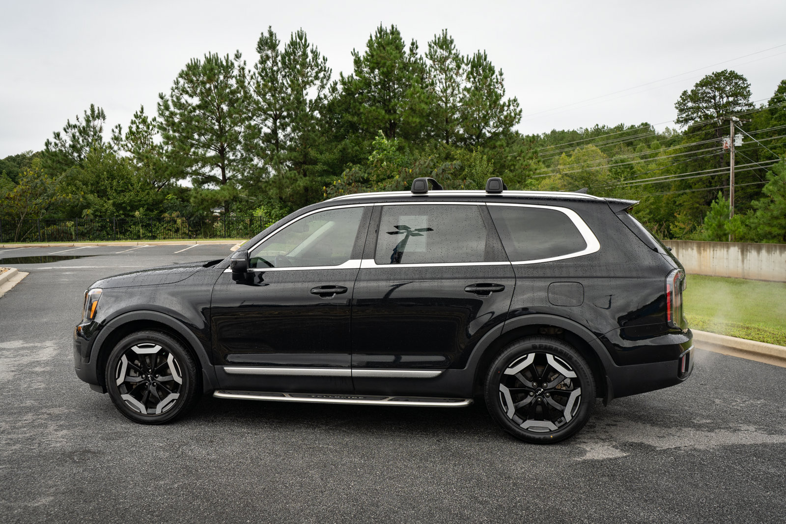 Used 2023 Kia Telluride EX w/ EX Captain's Chair Package FWD image 7