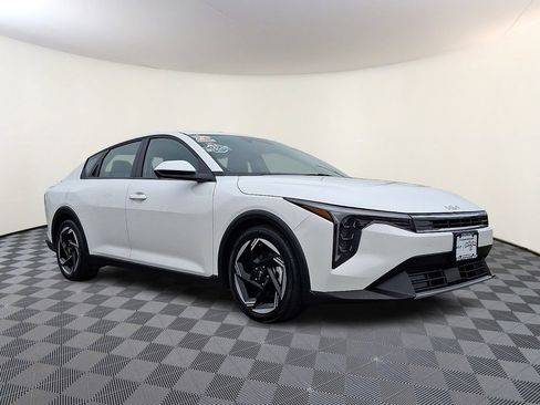 Certified 2025 Kia K4 EX FWD image 1