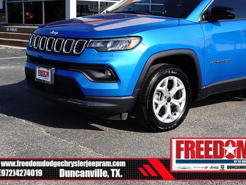 Used 2025 Jeep Compass Latitude AWD/4WD image 42