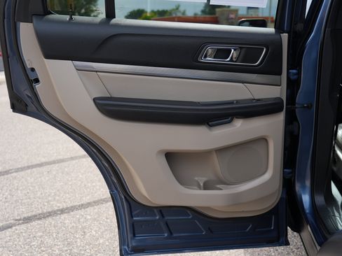 Used 2018 Ford Explorer XLT w/ Equipment Group 202A AWD/4WD image 20
