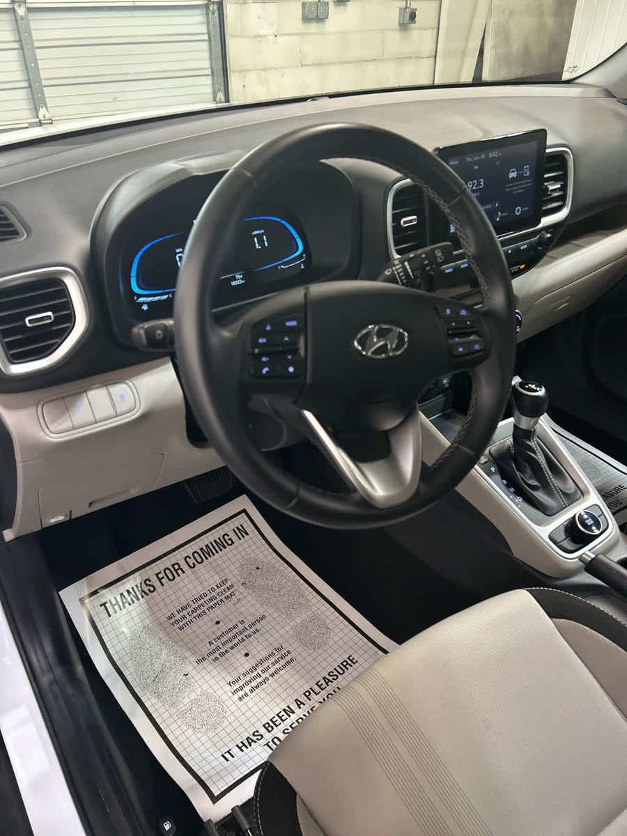 Used 2025 Hyundai Venue SEL FWD image 9