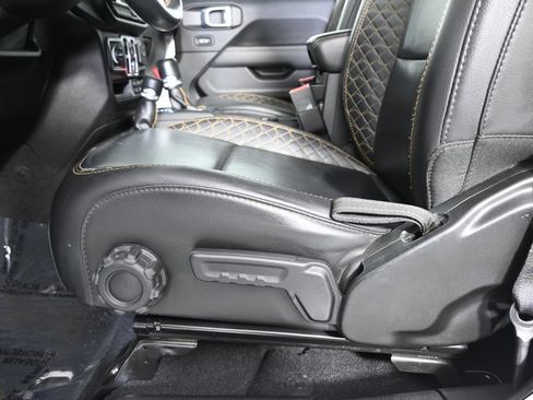Used 2021 Jeep Wrangler Unlimited Sahara AWD/4WD image 21